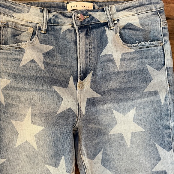 Risen High Rise Wide Leg Star Print Jeans, size 11/30 Stretchy Light Wash Ankle - Picture 2 of 13